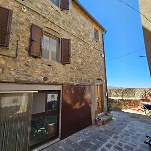 Casa vacanze Casa Con 2 In Borgo Medievale, Montegiovi